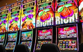 12Macau VIP Slots ကစားသူများ Cashback Bonus ရရှိနေသည့်ပုံ