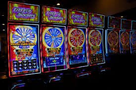Live Baccarat Roulette ကစားနေသော table ဂိမ်းမြင်ကွင်း